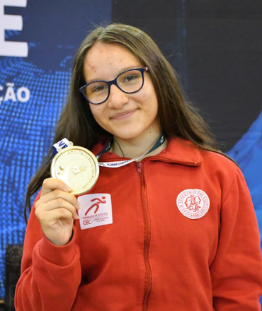 Quatro medalhas no penúltimo dia de competições na esgrima Club